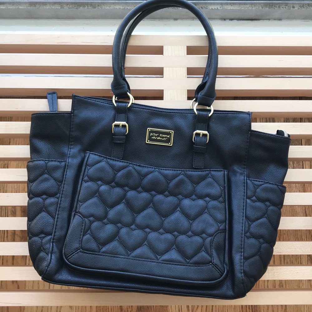 Betsy Johnson Black Shoulder Bag 🌹🌸